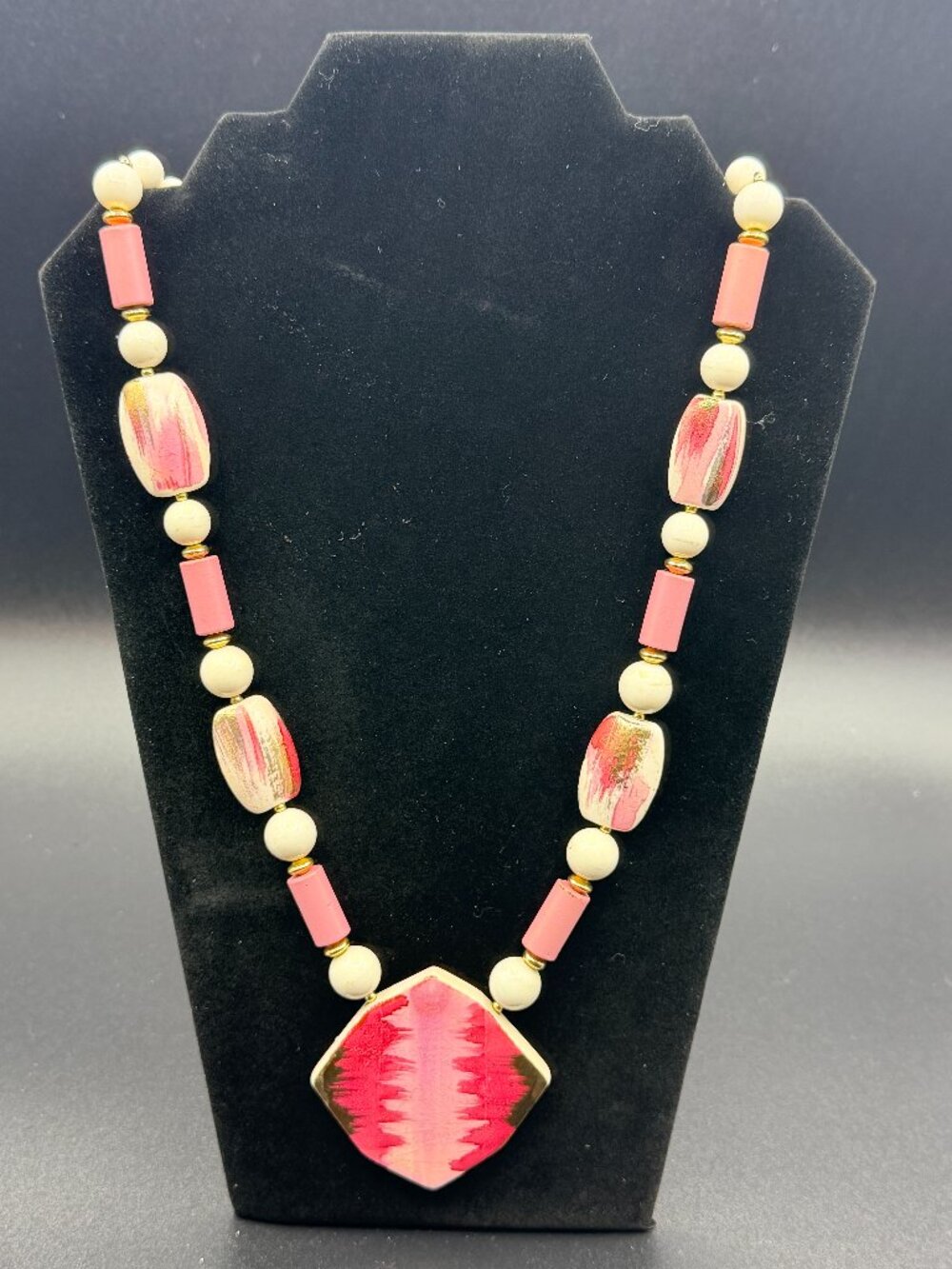 VINTAGE Costume Jewelry Pink/White/Gold Necklace Ceramic/Plastic/Metal Beads